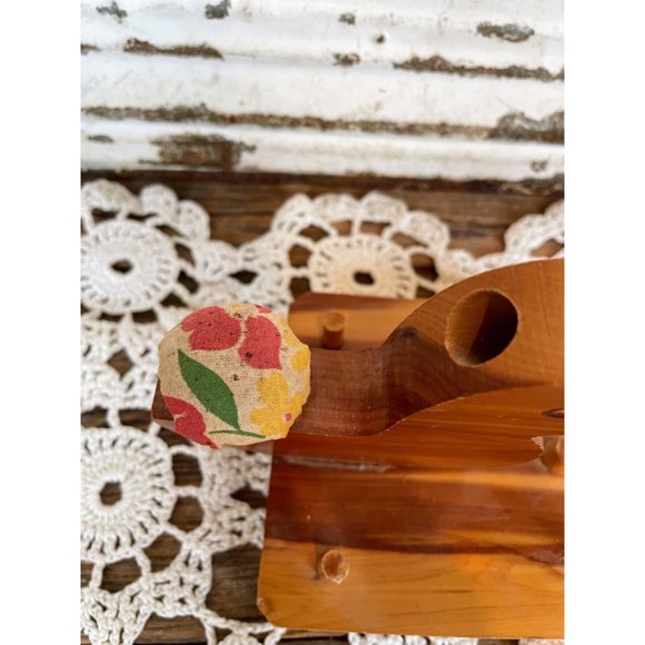 Vintage Wood Bird Scissor Holder, Pin Cushion Thread Spool sewing caddy - Picture 3 of 10